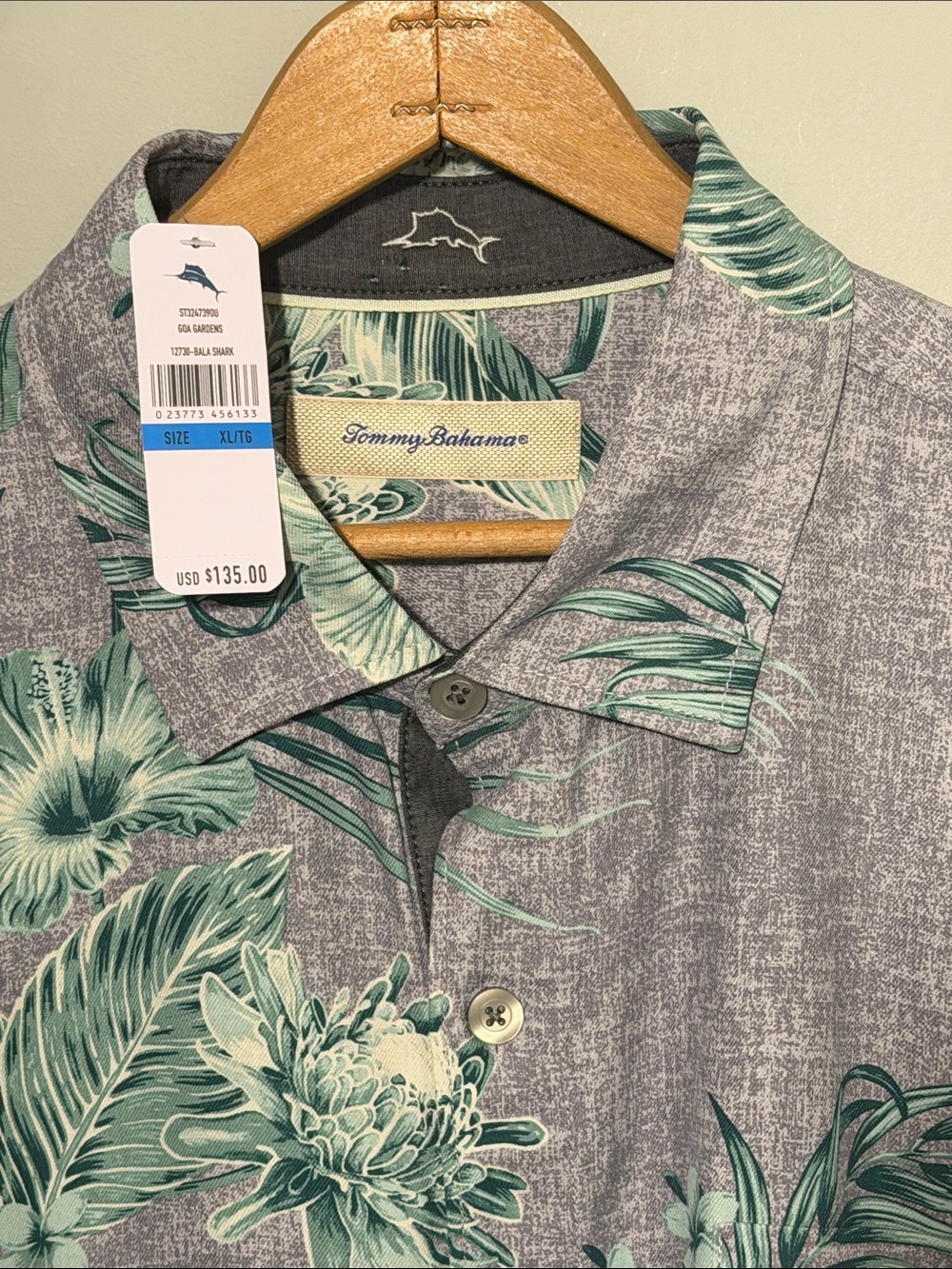 Tommy Bahama Island Style gray/green 100% Silk Floral Hawaiian Button-Down Shirt